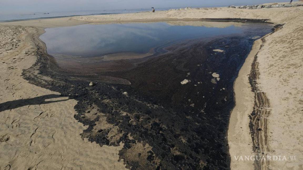 Inmenso derrame de petróleo deja “catástrofe medioambiental” en el sur de California