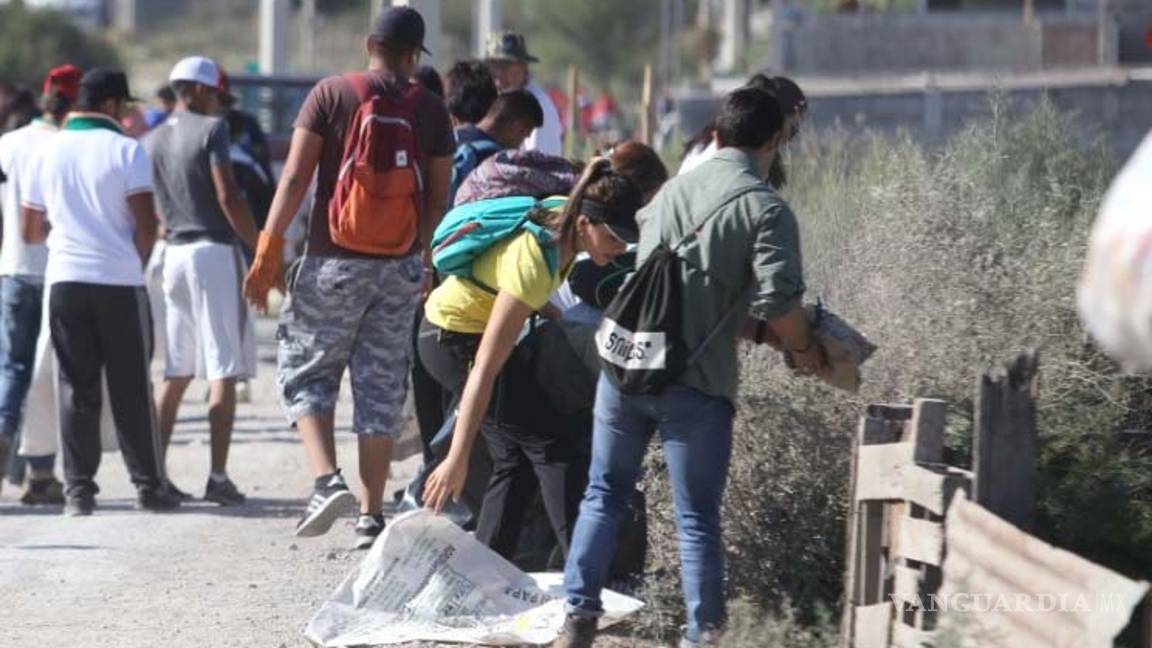 $!Cientos de estudiantes de Saltillo limpian el Cañón de San Lorenzo