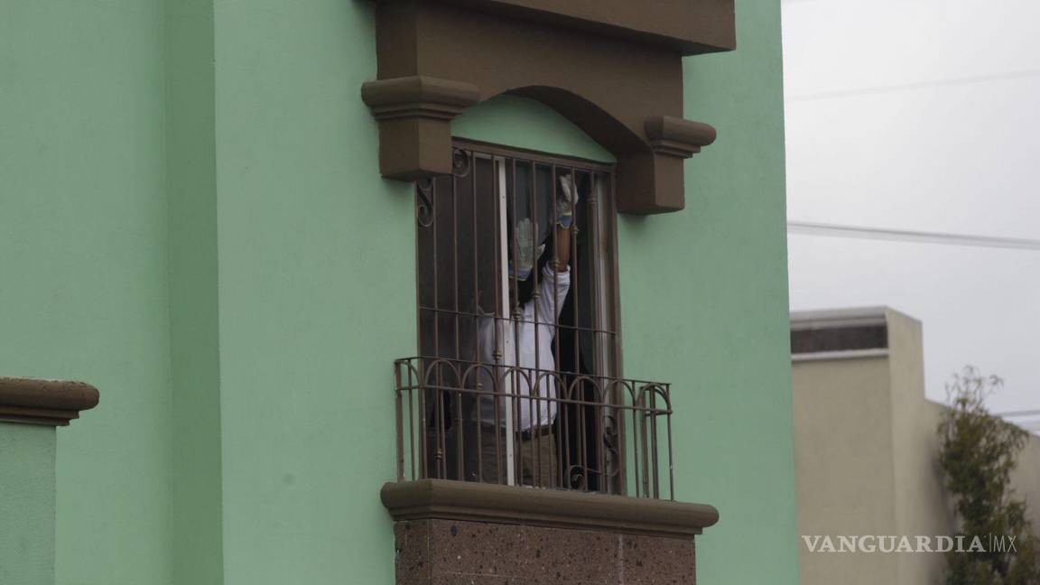 $!Peritos comienzan las labores de investigación en viviendas cercanas.