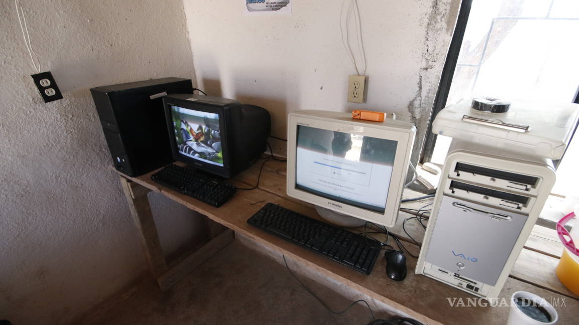 $!Fundación Nuevo Mundo arma sala de cómputo y apoya educación en ejido La Hedionda Chica