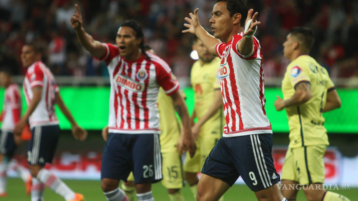 Omar Bravo no jugará contra Pumas por lesión