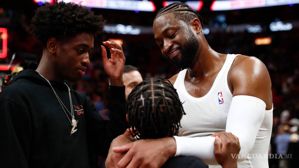 $!Se 'extingue' una llama del 'calor' de Miami: Dwayne Wade juega su último partido con el Heat