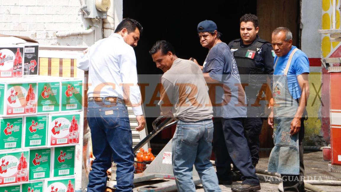 $!Fuerte incendio en bodega a la altura de la Central de Abastos alarma a Saltillo