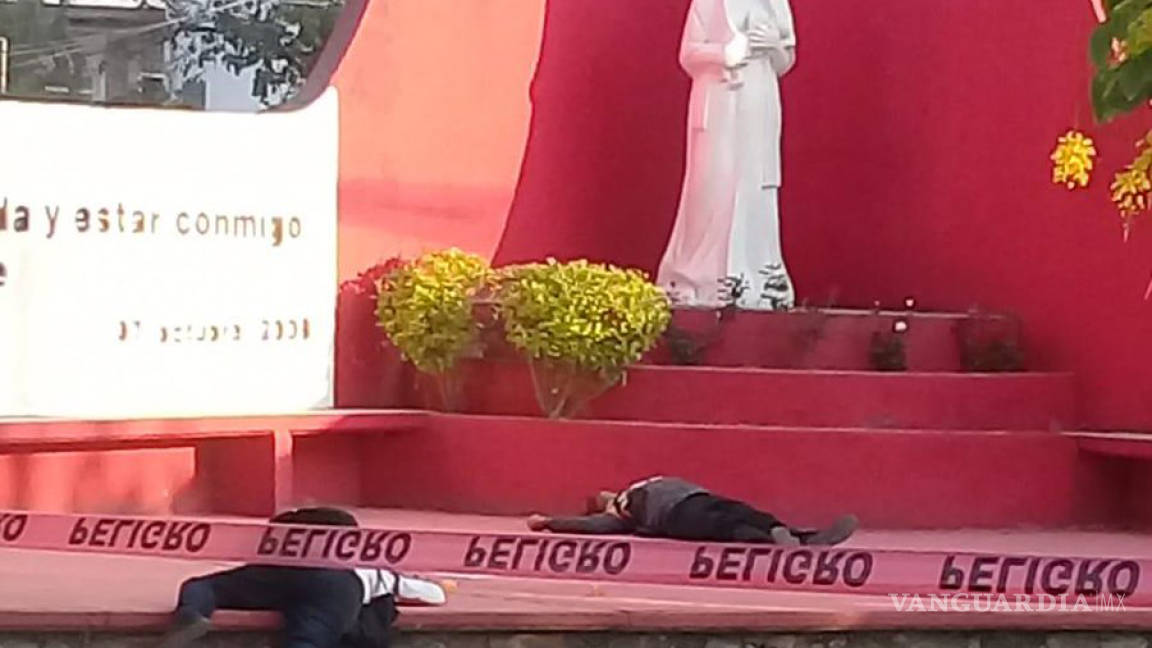 Frente a monumento a la madre asesinan a cuatro custodias de penal femenil en Morelos