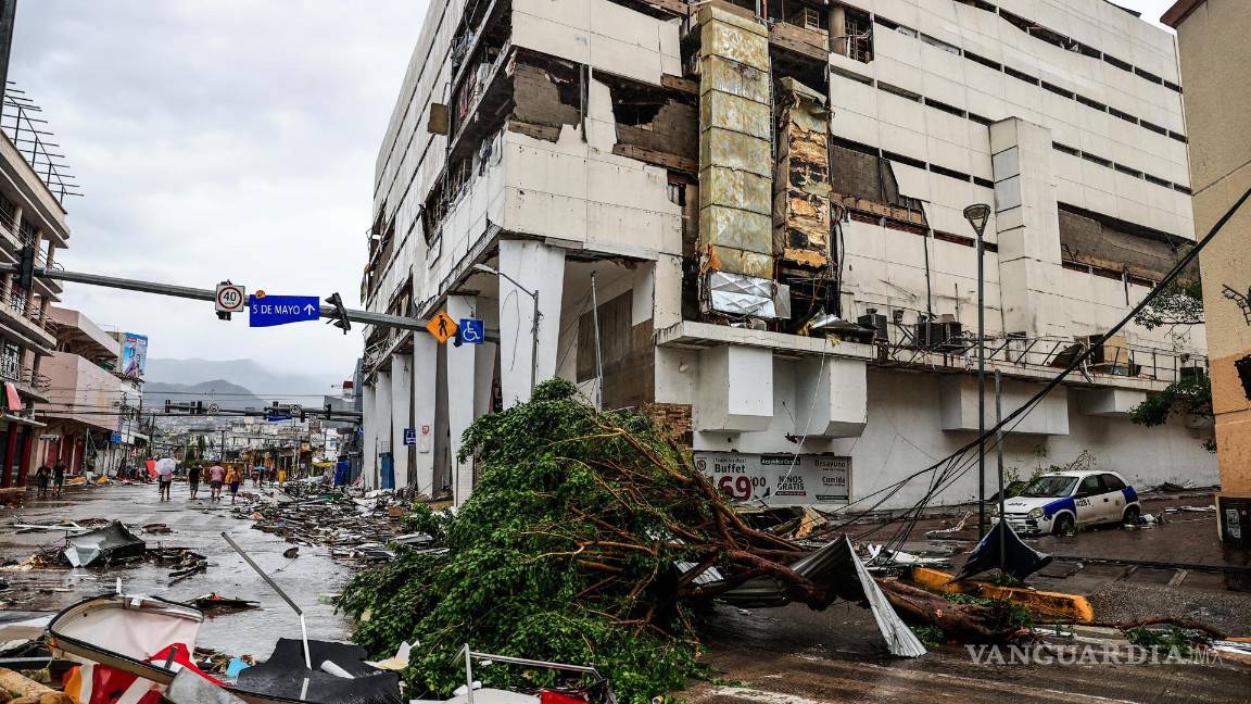 $!Fachada de un edificio desmantelada por el huracán Otis en el balneario de Acapulco, en el estado de Guerrero, México.