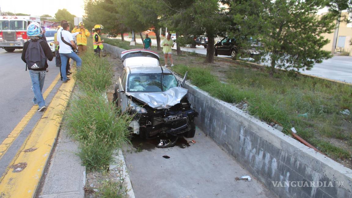 Mujer convulsiona y cae en canal de desagüe en Las Maravillas, en Saltillo