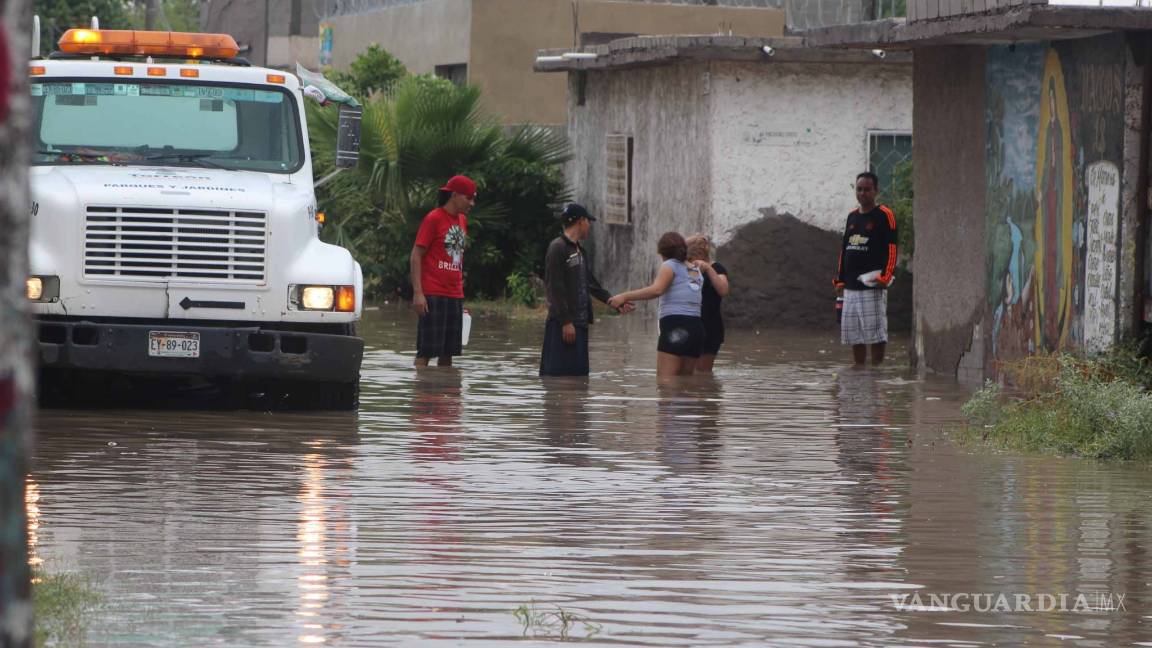 $!Se mantiene contingencia por fuertes lluvias en Torreón, Coahuila; evacúan a más de 200 familias de sus domicilios