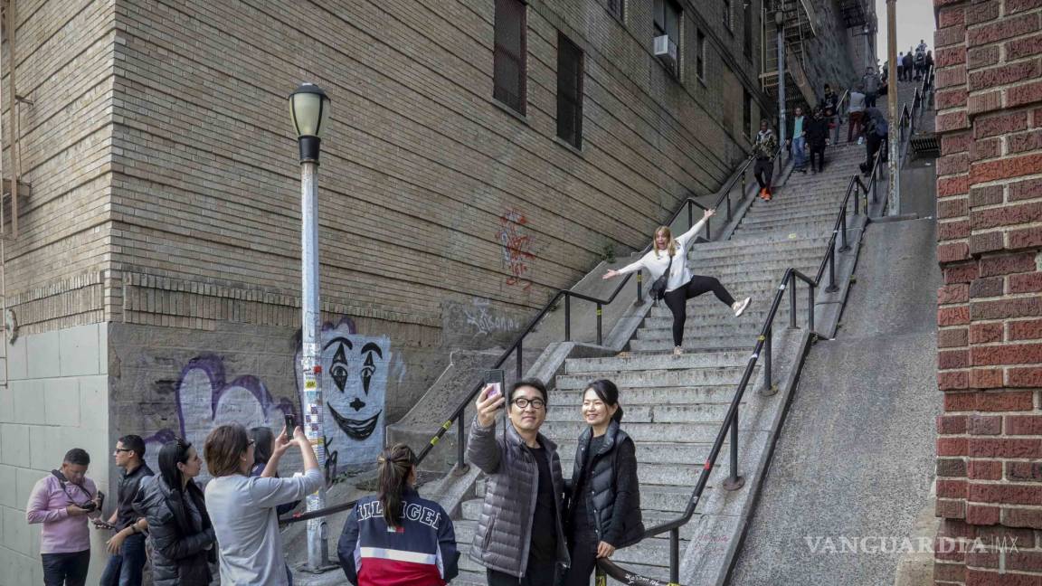 Escaleras de escena de “Joker” atraen a los turistas al Bronx