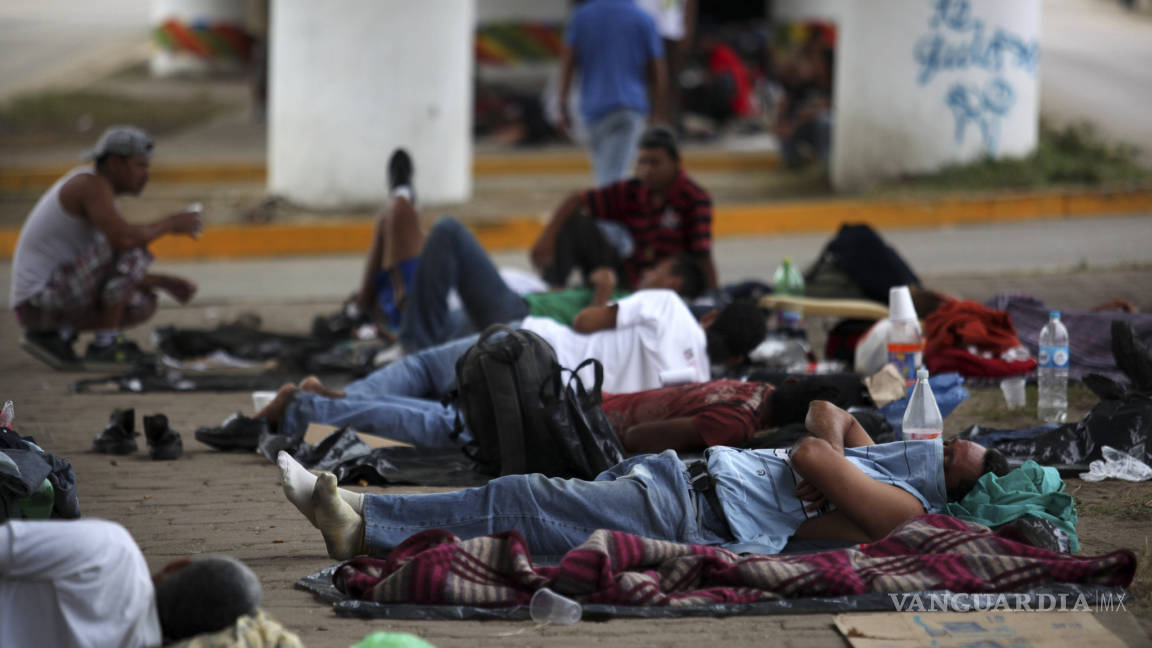 Hallan a 191 migrantes atiborrados en autobús y camión en Veracruz
