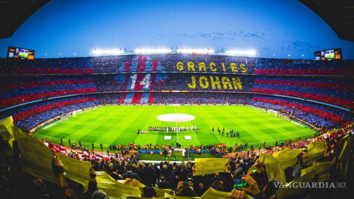 El Camp Nou rinde tributo a Johan Cruyff en el minuto 14