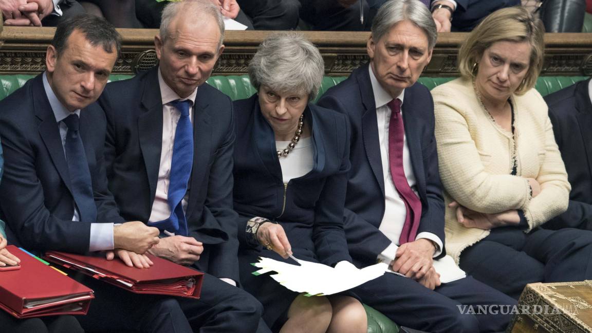 Theresa May y oposición buscan plan urgente para el Brexit