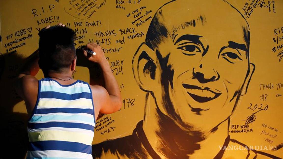 Fans honran tributo a Kobe Bryant, mira estas imágenes