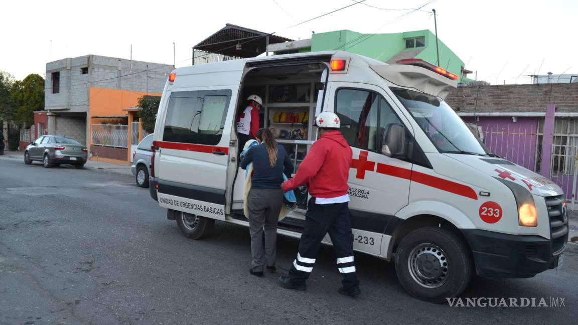 Impacta camioneta por pasarse un alto