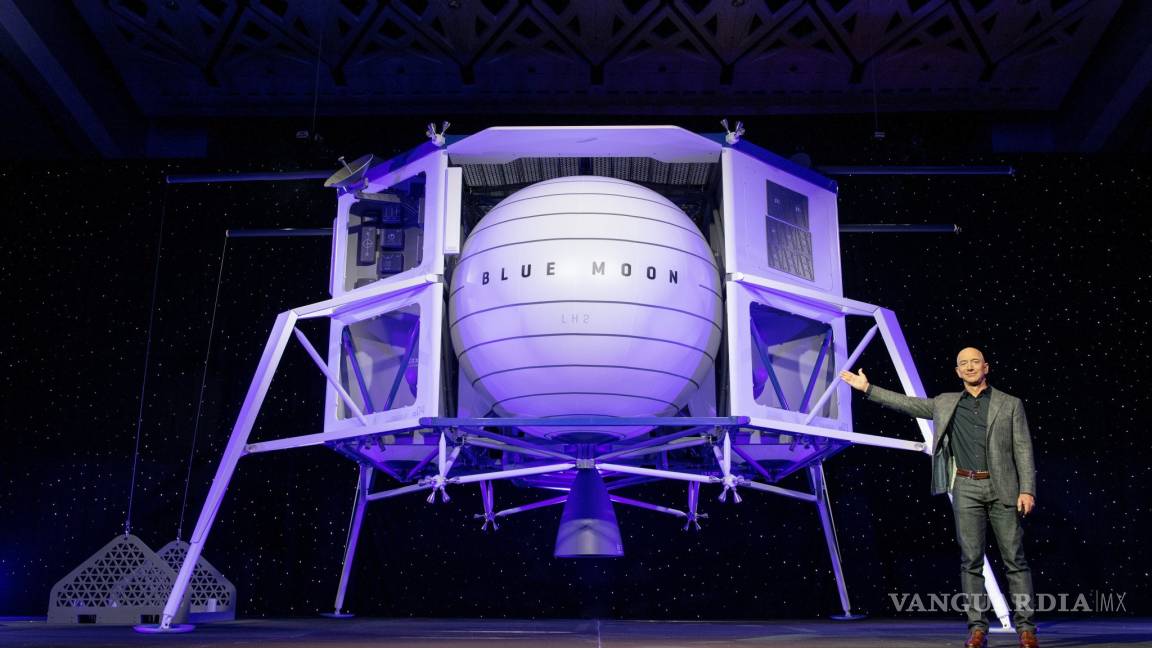 Jeff Bezos fundador de Amazon presenta planes para enviar capsulas a la luna