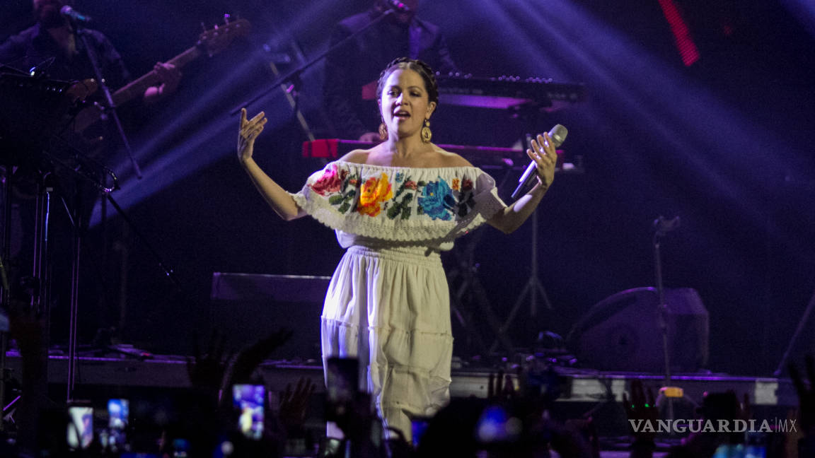 J. Balvin y Natalia Lafourcade compiten por el Grammy Latino al Álbum del año