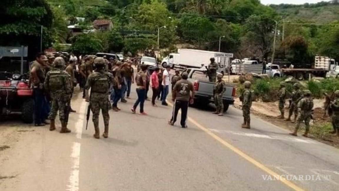 Policías comunitarios retienen a Marinos en Guerrero