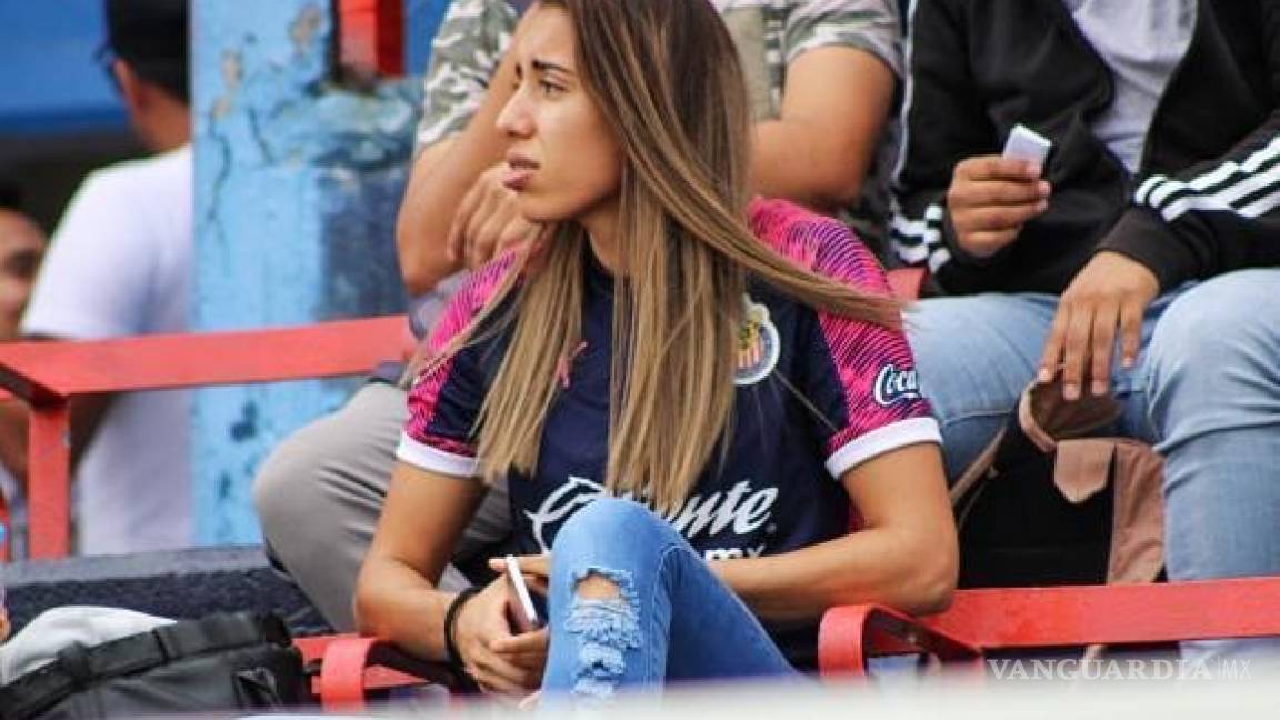 'Cumbiero' le niega el servicio a jugadora de Chivas Femenil...¡por ser parte del Rebaño!