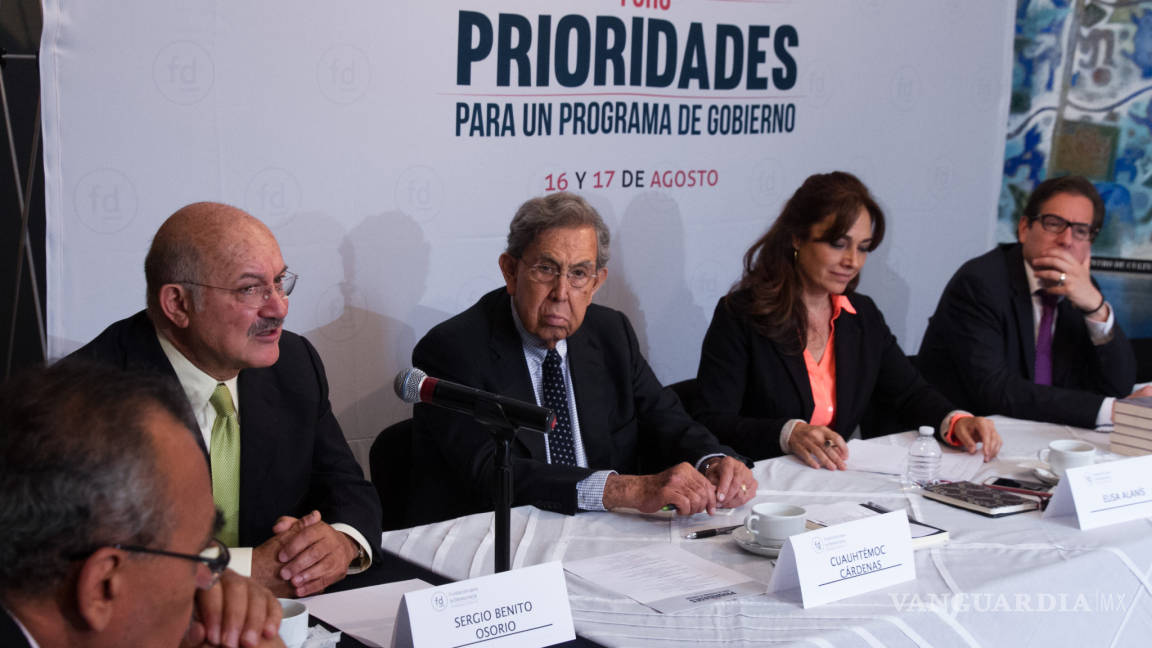 Empresarios y Cuauhtémoc Cárdenas debaten plan hacia el 2018