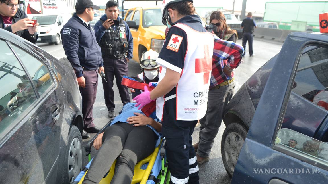 $!Una joven embarazada destroza su auto