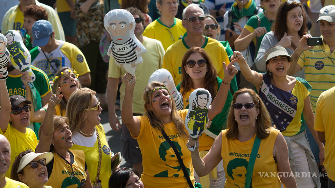 Brasileños salen a las calles a respaldar... y a rechazar a Rousseff