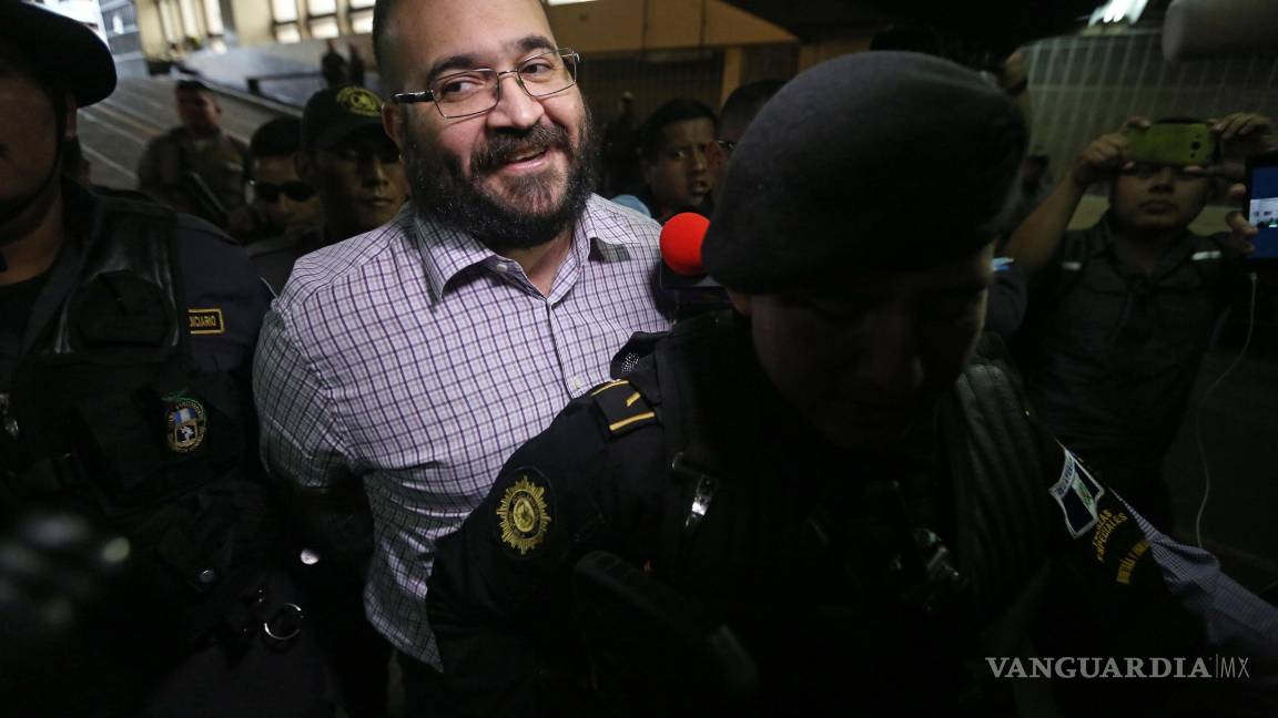 $!Javier Duarte muy sonriente en audiencia, hasta bromeó: “¡Ya llegó mi Uber!”