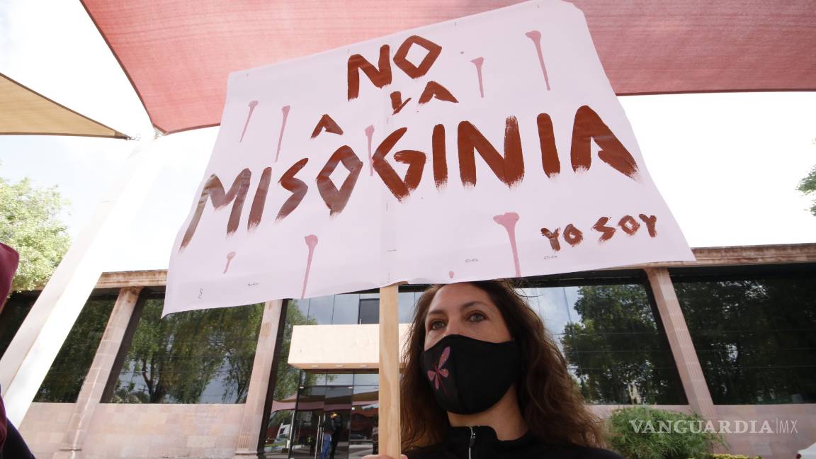 $!Artistas hacen plantón contra el titular de Cultura Municipal de Saltillo, Iván Márquez