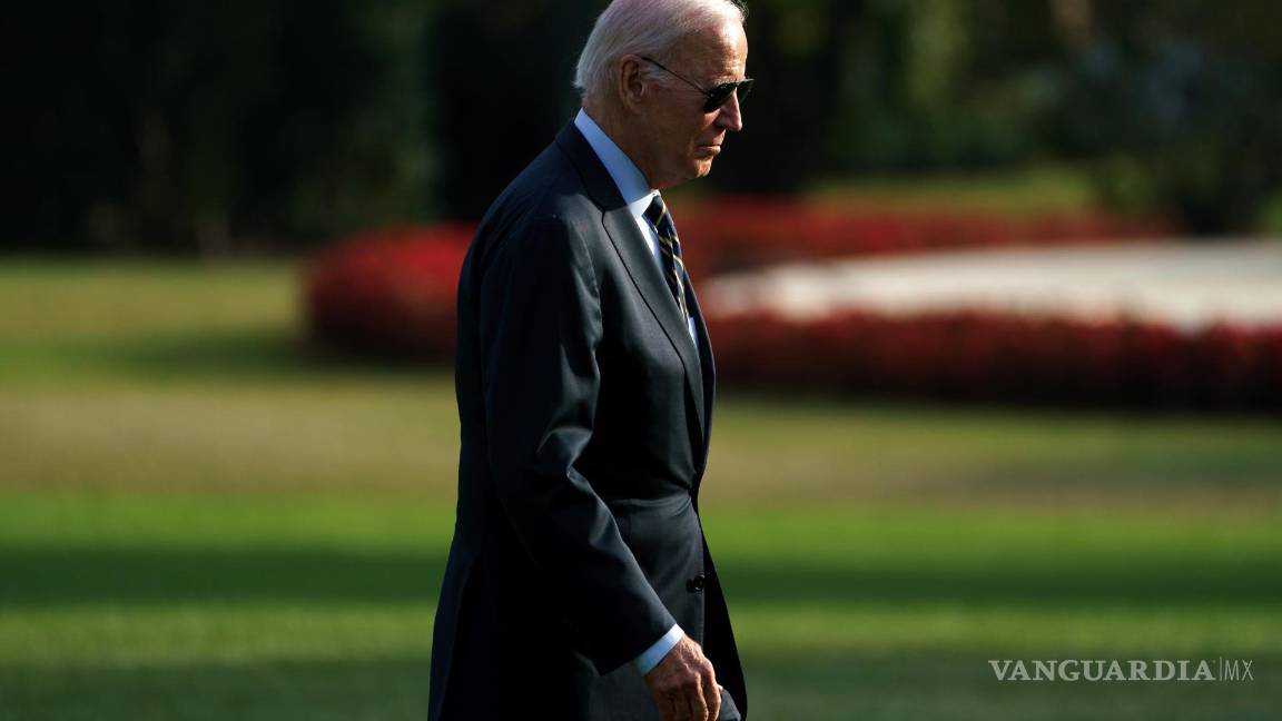 $!El presidente estadounidense Joe Biden en el jardín sur de la Casa Blanca después de llegar en Marine One en Washington, DC.
