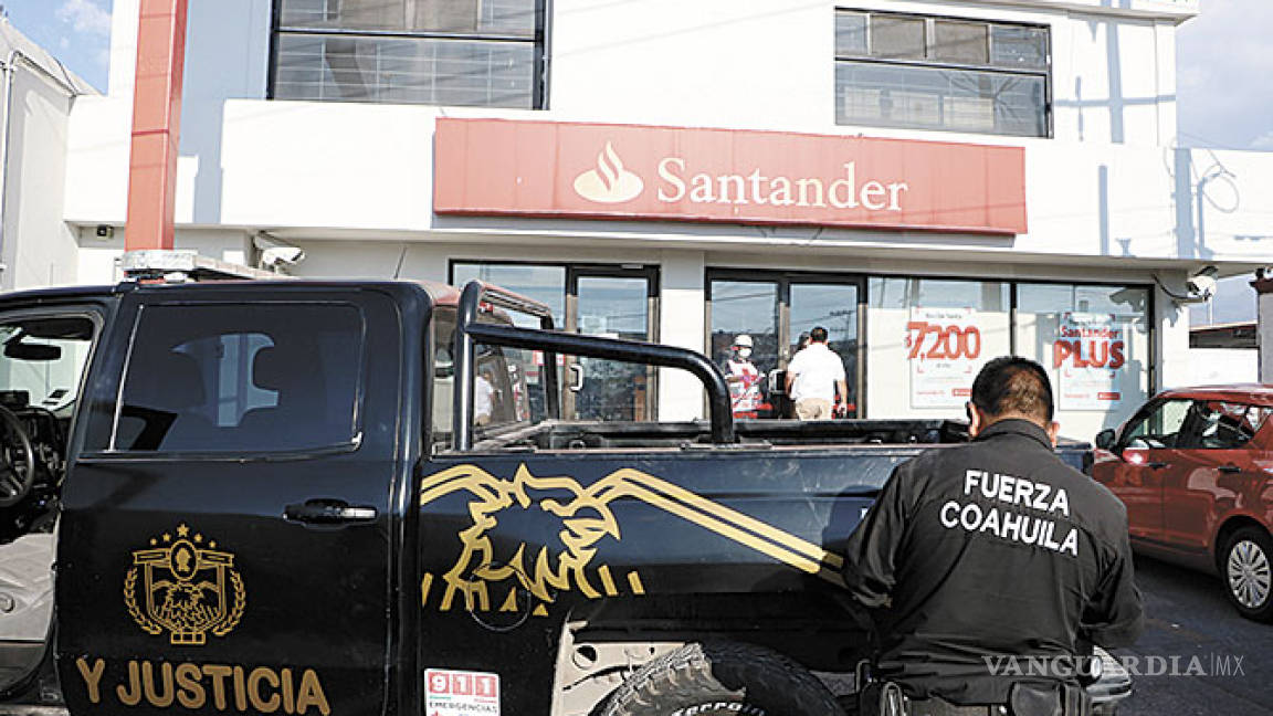 $!Toman de rehén a gerente en un banco de Saltillo, y sujetos se llevan 5 millones de pesos