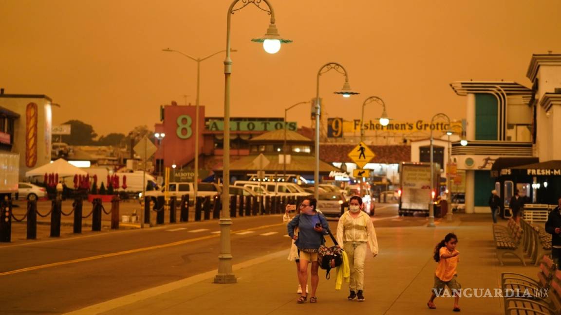 $!Incendios forestales pintan de un color naranja apocalíptico el cielo de San Francisco