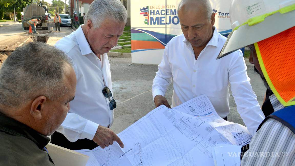 $!Supervisa Jorge Zermeño obras de agua y drenaje en el Campestre La Rosita