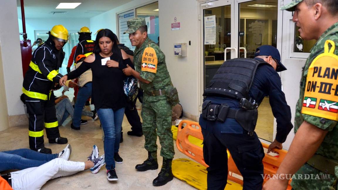 $!En nueve minutos evacuan Presidencia Municipal de Torreón en macro simulacro