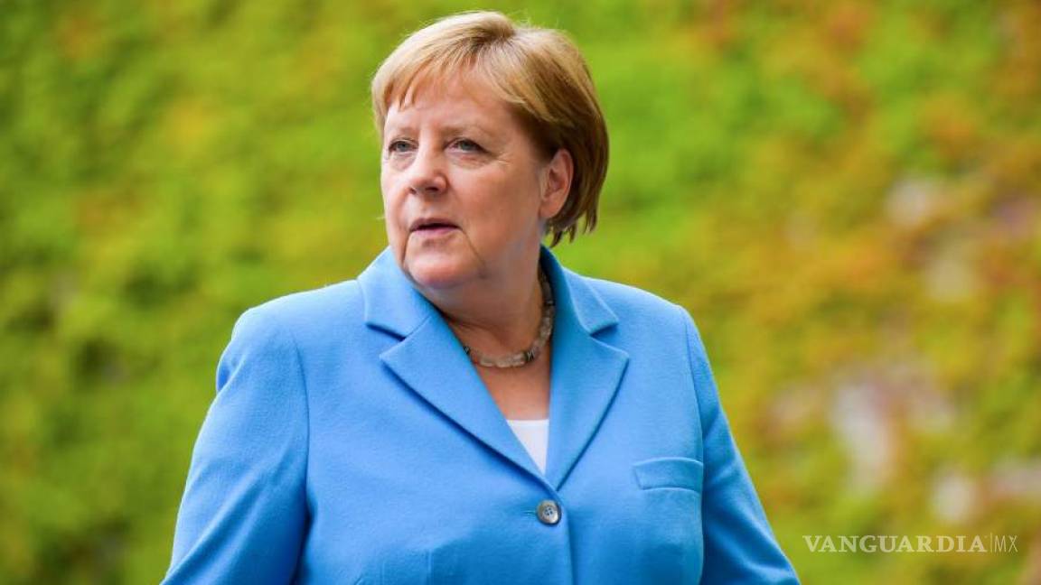 Angela Merkel tiembla en un acto público por tercera vez en un mes
