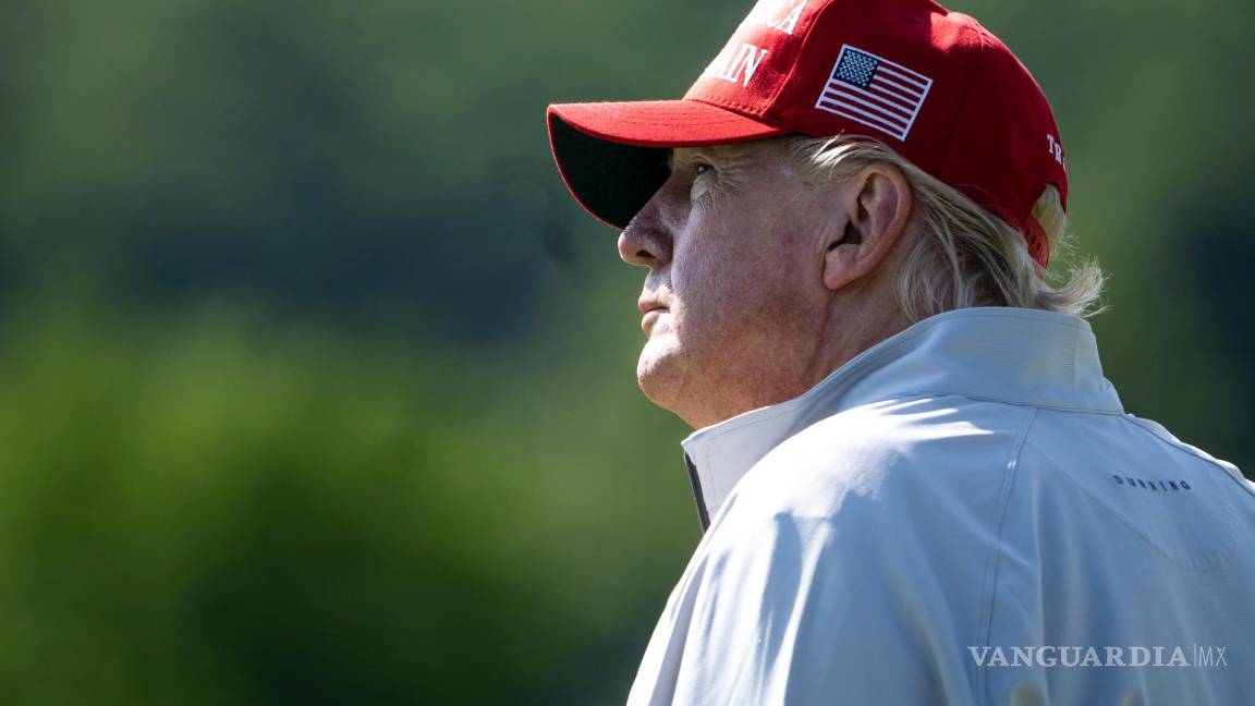 $!El expresidente Donald Trump durante el torneo LIV Golf pro-am, en Trump National Golf en Sterling, Virginia.
