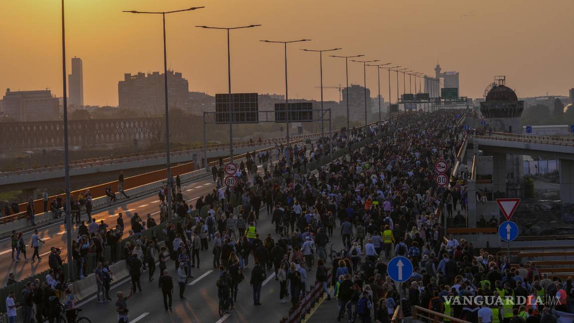 $!Esta fue la tercera ocasión que los serbios se manifiestan, luego de este doble tiroteo a inicios de mes.