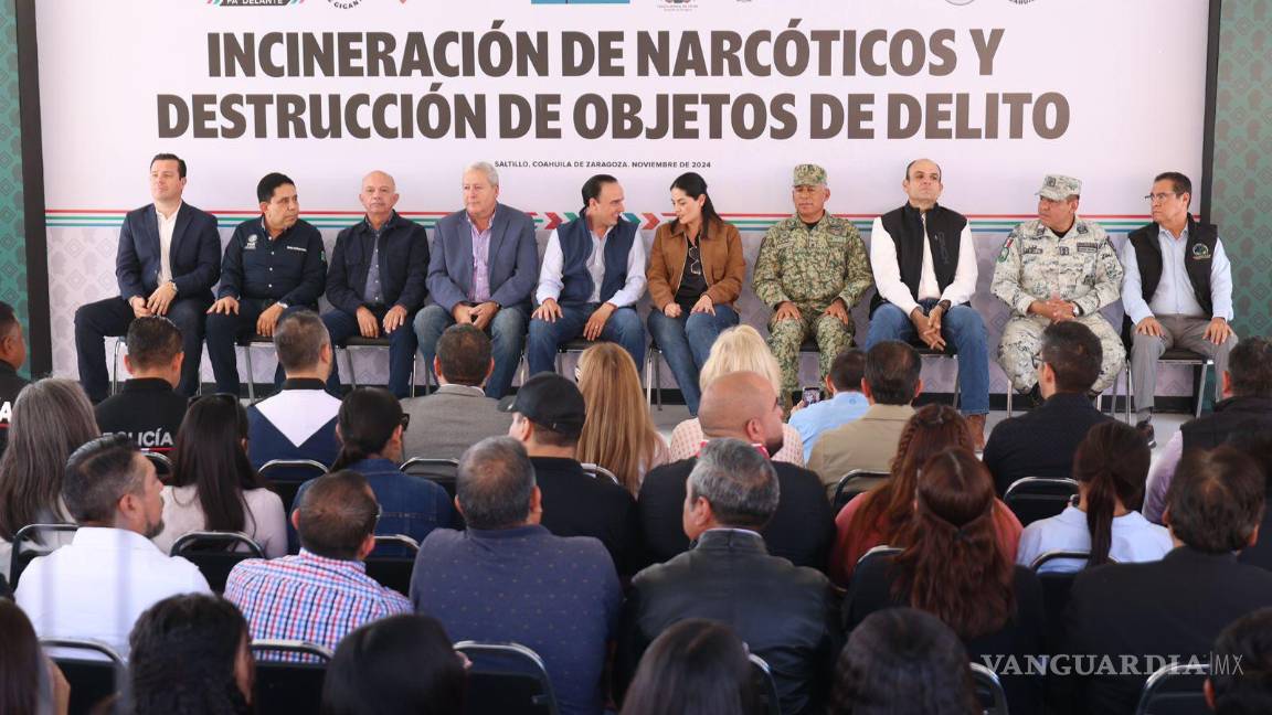$!Autoridades de los tres niveles de gobierno presidieron el evento en el que fueron incinerados más de 400 kilos de metanfetaminas, en Coahuila.