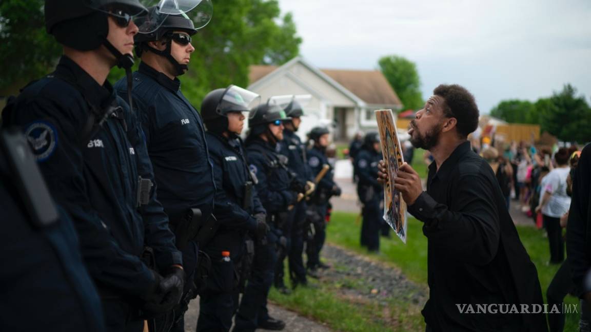 $!Violentas protestas y saqueos en Minneapolis por la muerte de George Floyd por abuso policial (fotos)