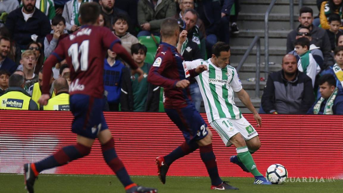 Andrés Guardado víctima de racismo en pleno partido