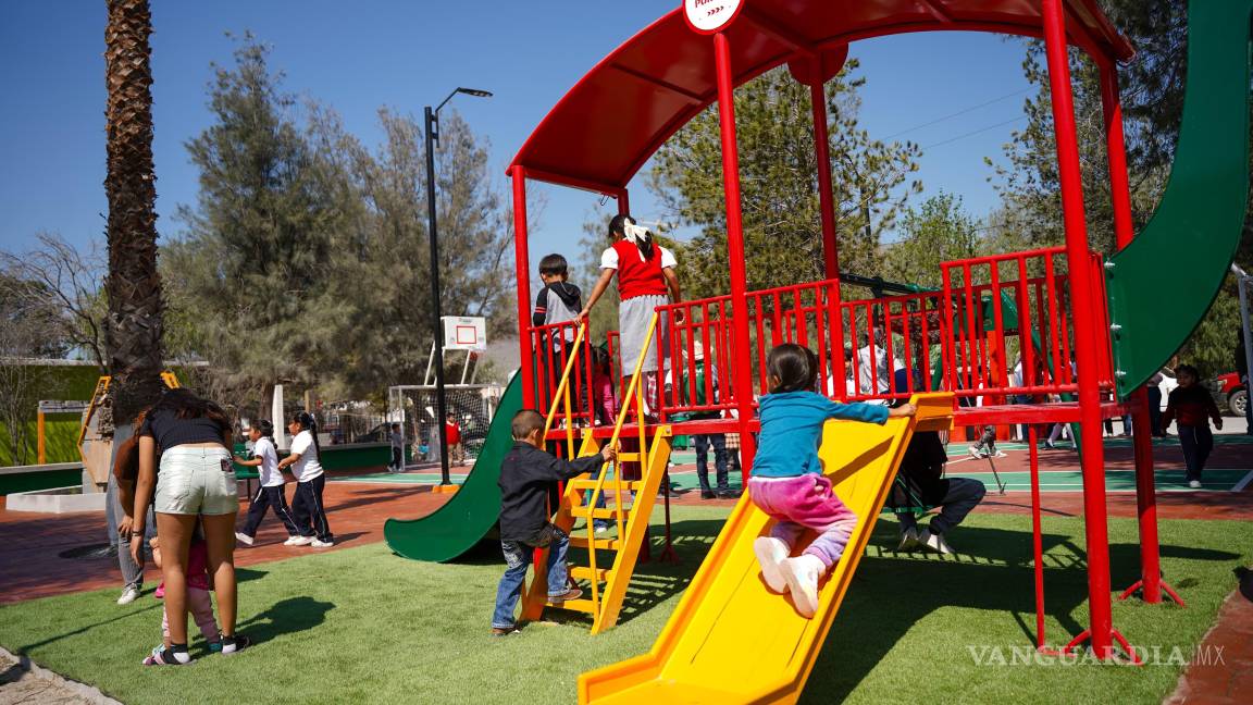 $!La infraestructura incluye cancha de pasto sintético, área de ejercicio, luminarias y mobiliario urbano para fomentar la actividad física y la convivencia.