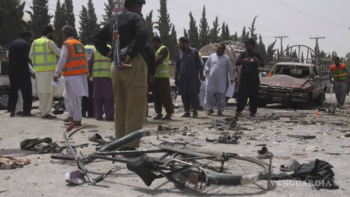 31 muertos en un atentado cerca de un colegio electoral en Pakistán