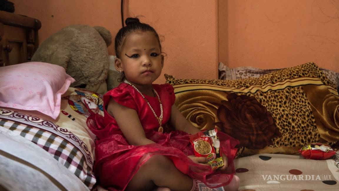 Niña de 3 años es elegida en Nepal como nueva diosa de la virginidad