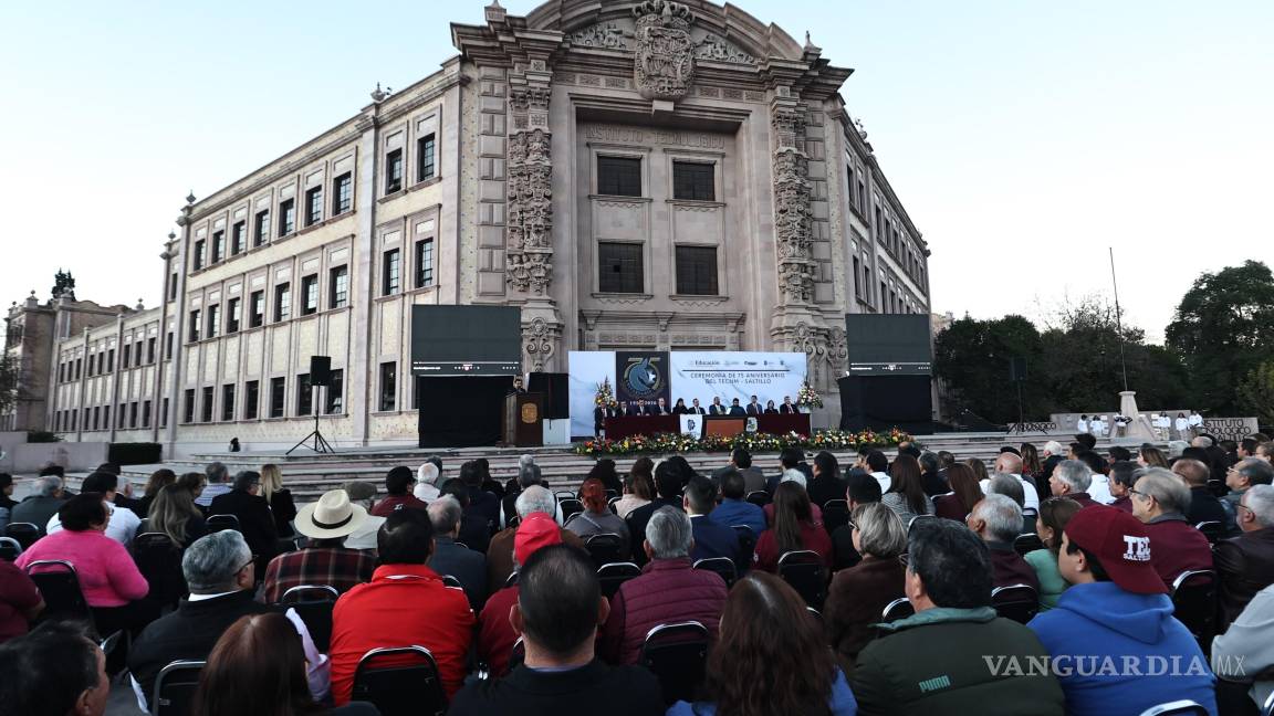 $!El acto conmemorativo reunió a la comunidad académica activa y jubilada de la institución.