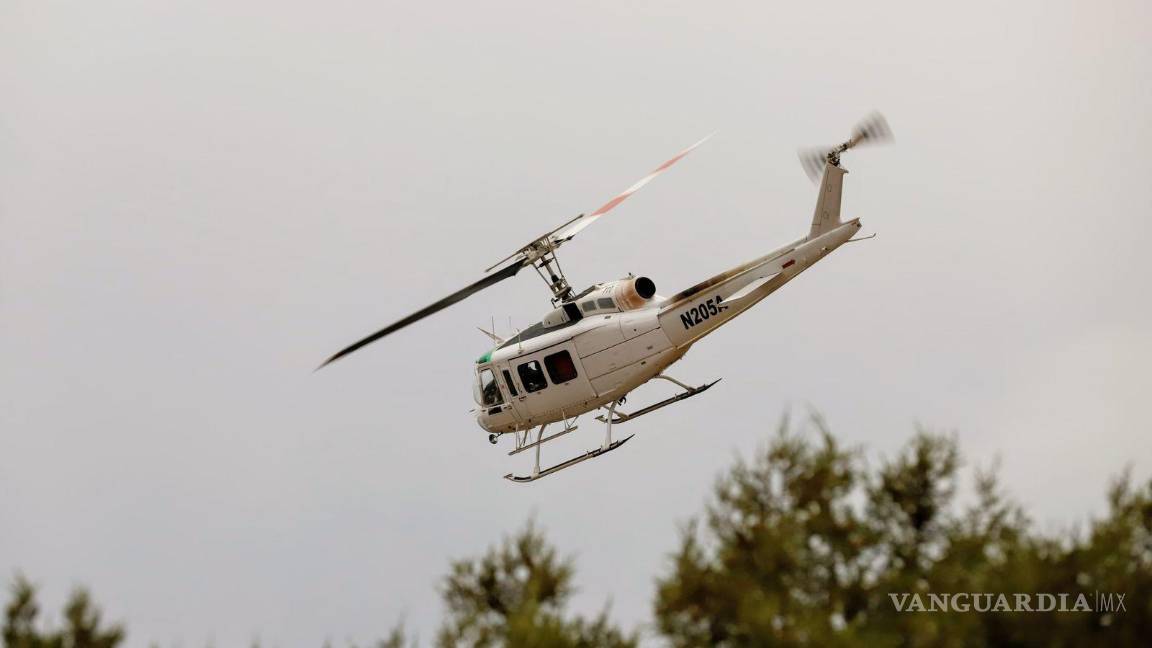 $!Aeronaves realizaron descargas de agua con retardante para sofocar el incendio.