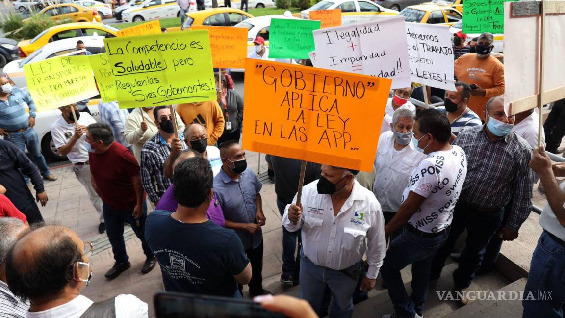 Se manifiestan taxistas en Saltillo: piden a Gobierno regular aplicaciones