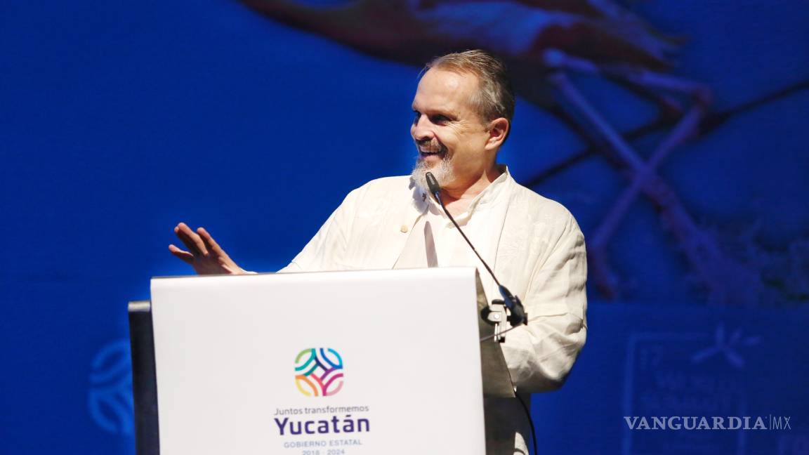 $!Condecoran a Miguel Bosé con Medalla de la Cumbre por la Paz