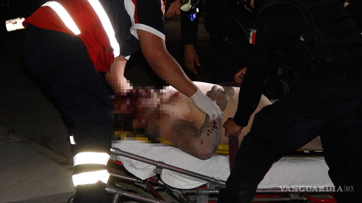 $!Tiran a un hombre de un vehículo en movimiento en Saltillo