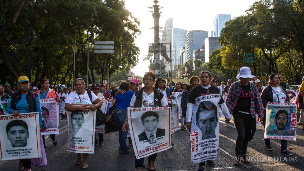 Padres de los 43 piden que se trate 'caso Ayotzinapa' como crimen de Estado