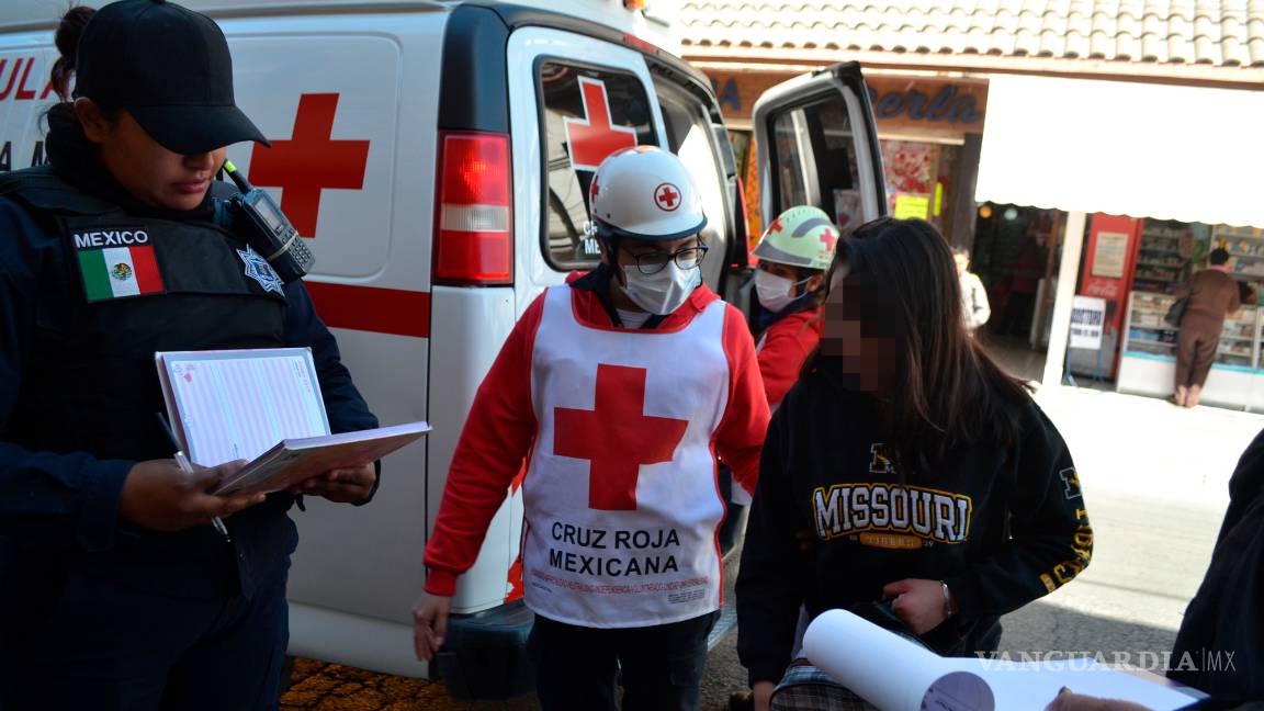 $!Taxista arrolla a una jovencita y la abandona a su suerte