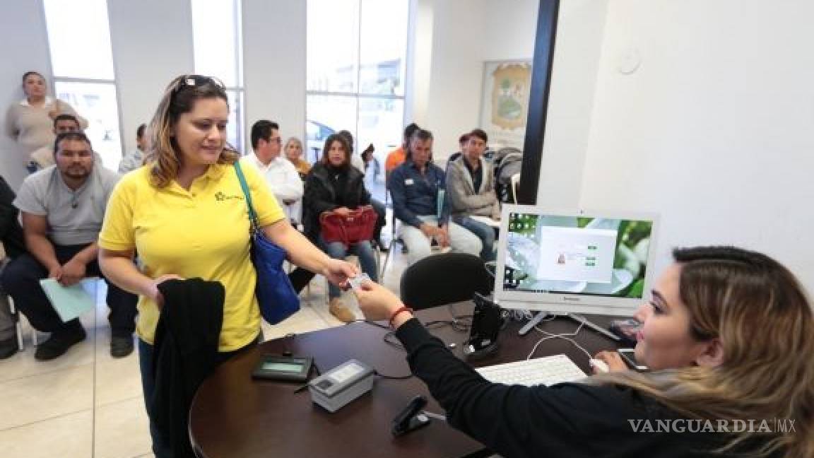 Tras quejas, amplían horario para expedir licencias de conducir en Coahuila