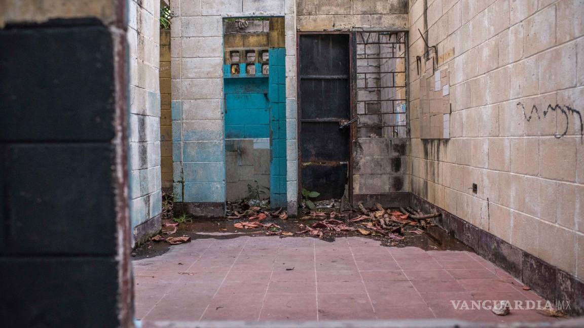 $!Una casa abandonada previamente ocupada por pandilleros antes de ser arrestados, en San Salvador, El Salvador.