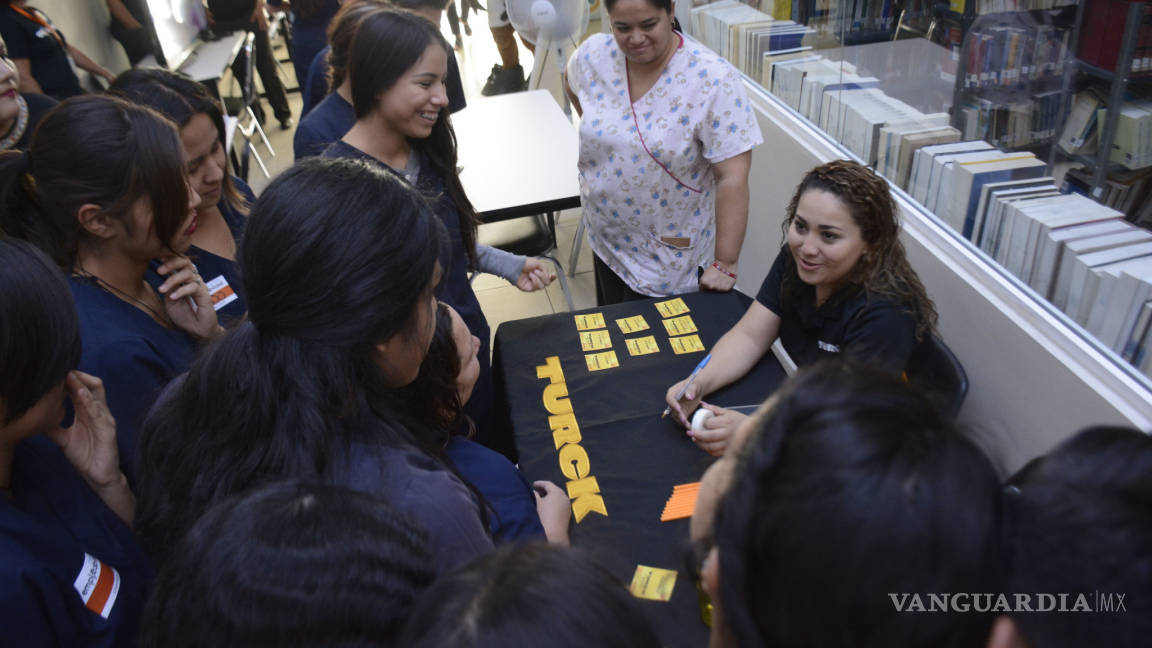 UNEA ofrece empleos a alumnos en Feria Aliat